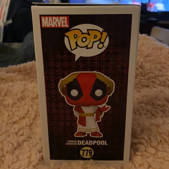 30th Anniversary Roman Senator Deadpool - Picture 4 of 4